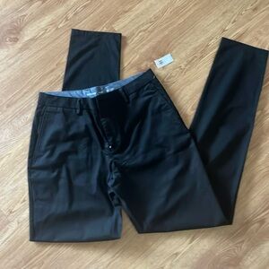 Men’s 32x38 Old Navy athletic taper pants, black.